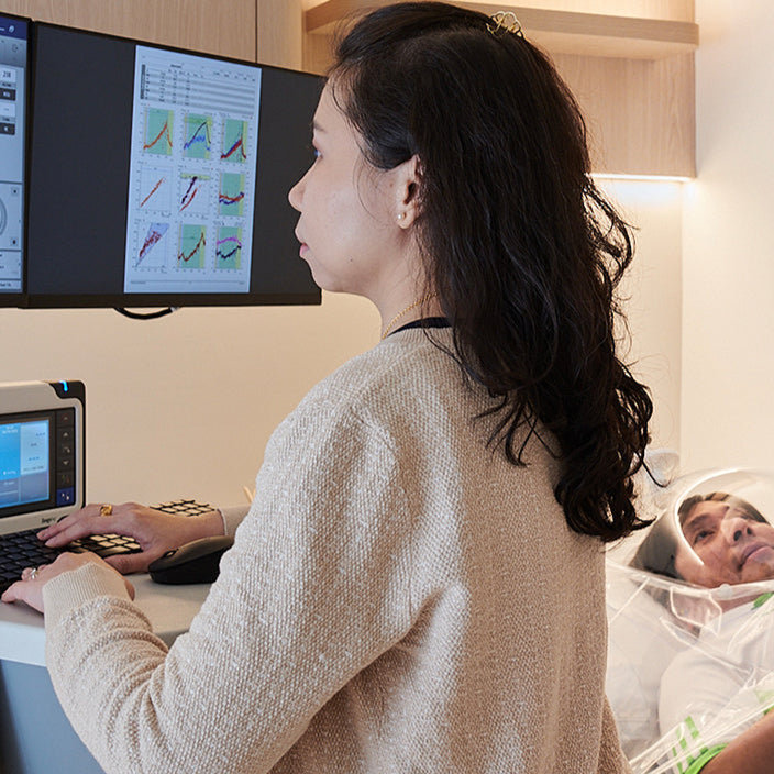 A nurse operating a thorough health diagnostic for longevity at Chi Longevity clinic