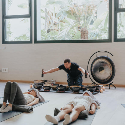 Sound Healing Alex group meditation session