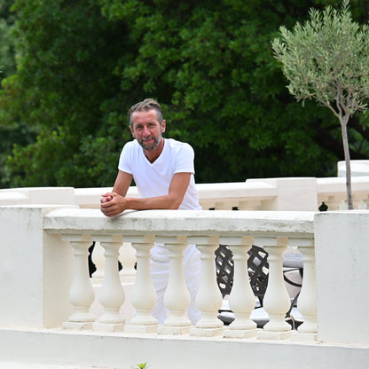 Angelo relaxing in-between massage treatments in Saint Tropez