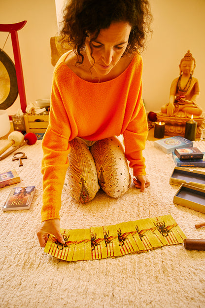 Retreat leader guiding guests' reflexion using oracle cards