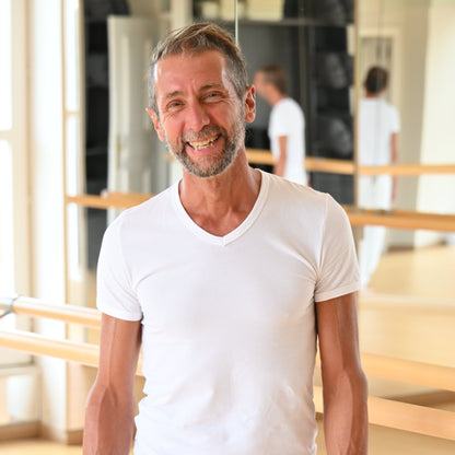 Besides being one of the best detox massage therapists in the world, Angelo provides yoga masterclasses and meditation guidance